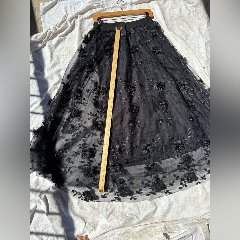 NWT 3D skirt Joh. black tulle mesh layered Floral Embroidered midi L lined - Picture 11 of 16